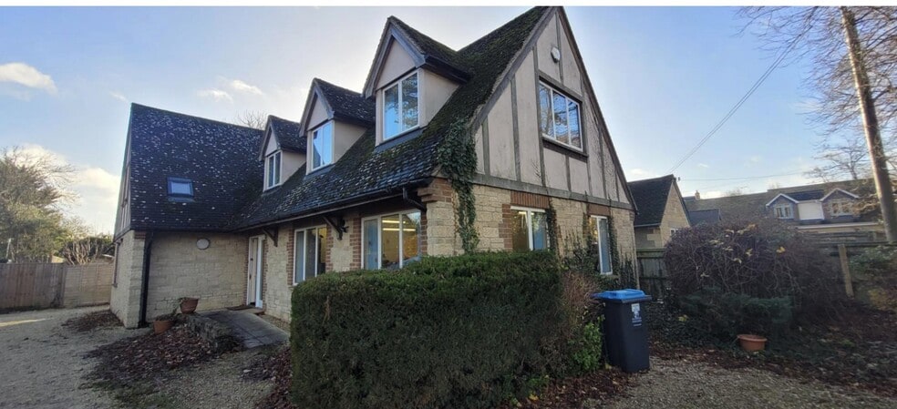 93 High St, Witney to rent - Primary Photo - Image 1 of 7