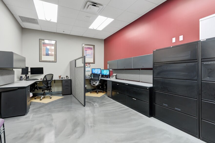 7010 E Chauncey Ln, Phoenix, AZ to rent - Interior Photo - Image 3 of 8