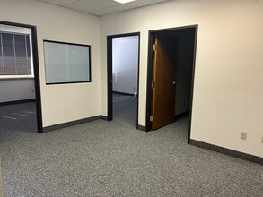 2755-2795 E Desert Inn Rd, Las Vegas, NV to rent Building Photo- Image 2 of 7