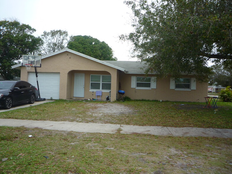 St Lucie County & Indian River County portfolio of 13 properties for sale on LoopNet.co.uk - Building Photo - Image 2 of 12