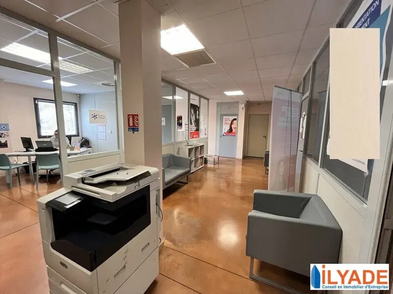 Office in Aubagne to rent Interior Photo- Image 1 of 2