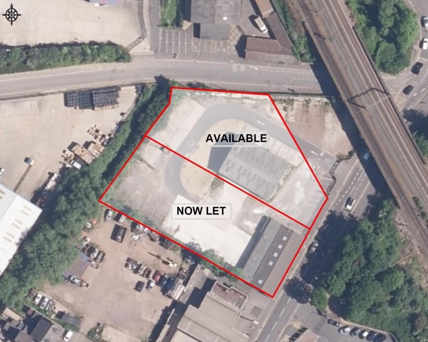 2-4 Harlaxton Rd, Grantham to rent Building Photo- Image 1 of 2