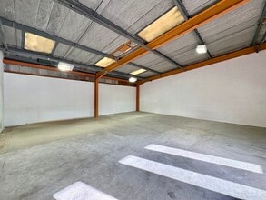 20 Munro Rd, Stirling to rent Interior Photo- Image 1 of 6