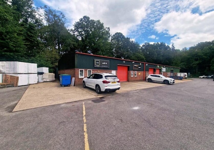 Old School Ln, Hook to rent - Building Photo - Image 3 of 4
