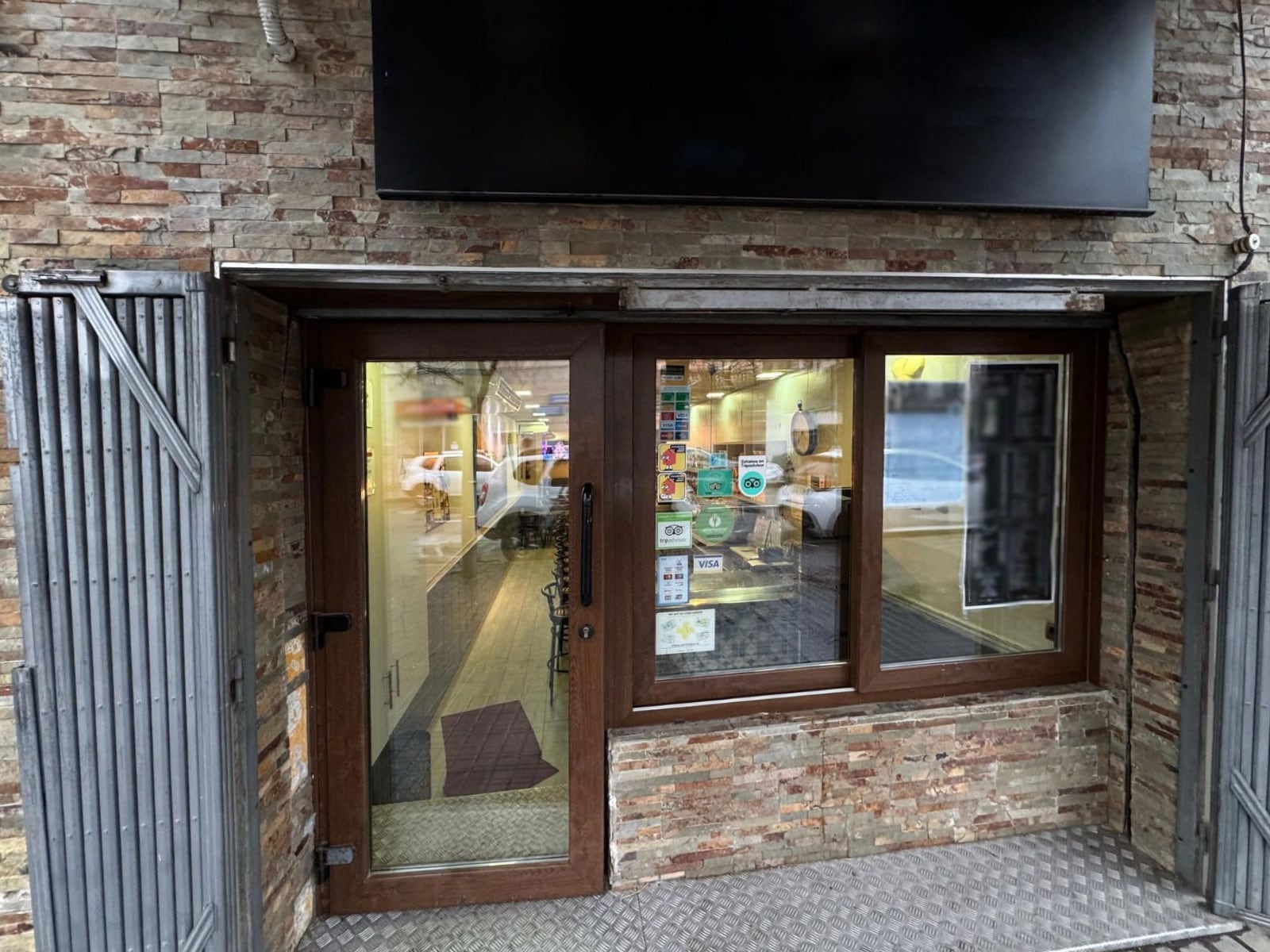 Retail in Barcelona, Barcelona to rent Primary Photo- Image 1 of 2