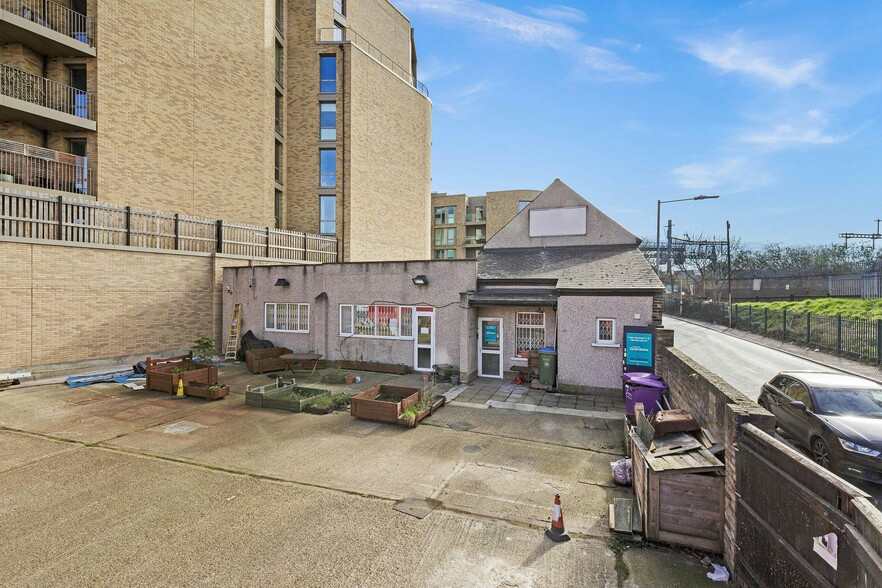 Tavistock Rd, West Drayton for sale - Building Photo - Image 1 of 1