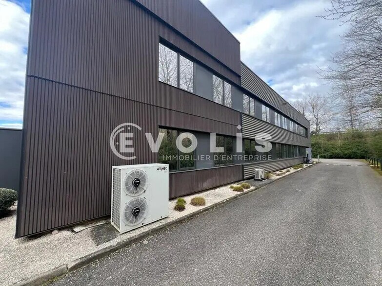 Light Industrial in Dardilly to rent - Building Photo - Image 2 of 6