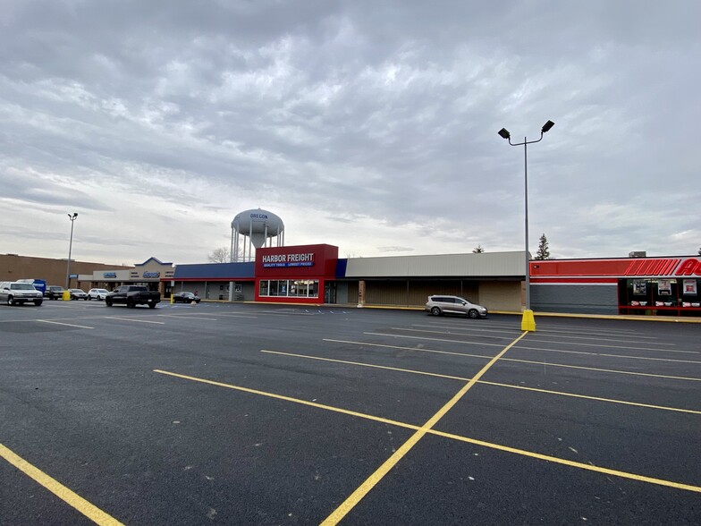 3353-3367 Navarre Ave, Oregon, OH for sale - Building Photo - Image 1 of 1