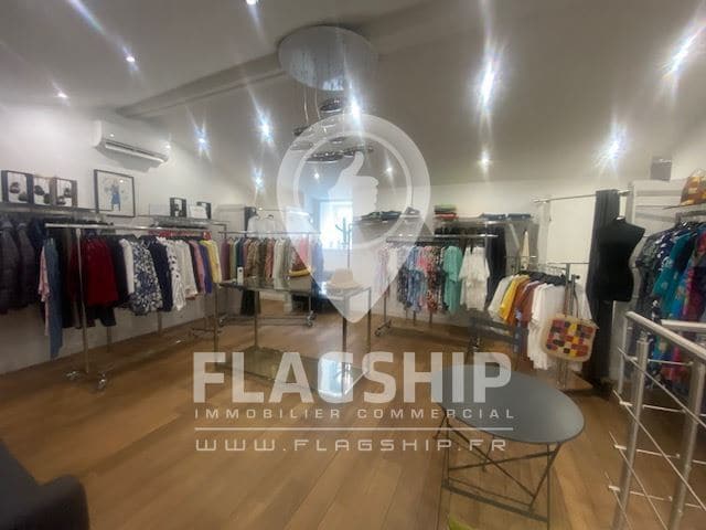 Retail in Nanterre to rent Building Photo- Image 1 of 8