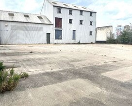 115 Burrell Rd, Ipswich to rent Building Photo- Image 2 of 3