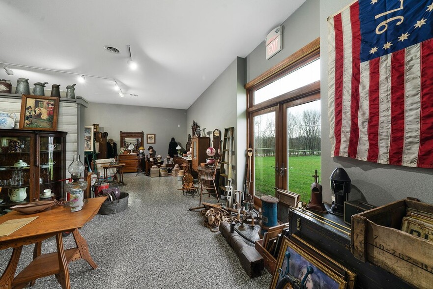 1107 E IL Route 64, Oregon, IL for sale - Interior Photo - Image 3 of 41