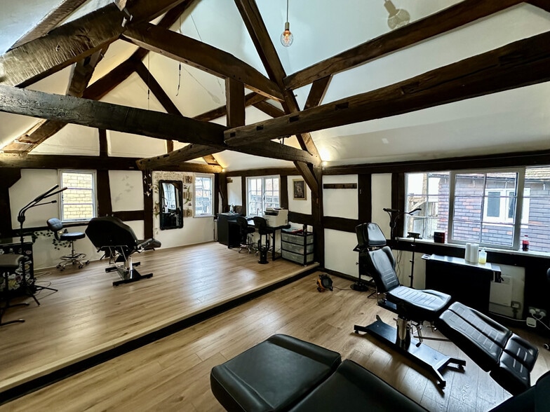 11 Fish St, Shrewsbury for sale - Interior Photo - Image 2 of 6