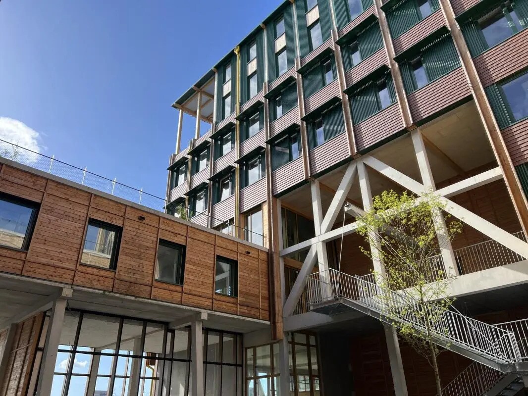 Retail in Nantes to rent Building Photo- Image 1 of 8