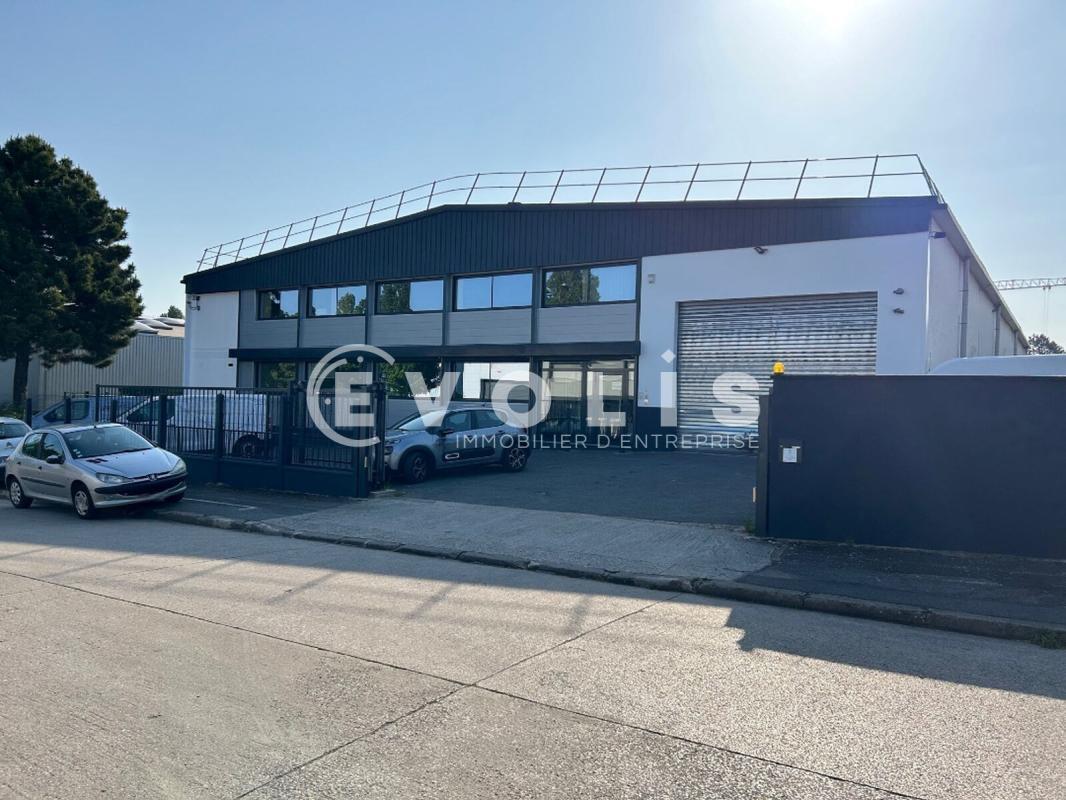 Light Industrial in Morangis to rent Building Photo- Image 1 of 11