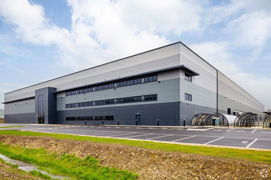 Frontier Park, Banbury to rent - Primary Photo - Image 1 of 2