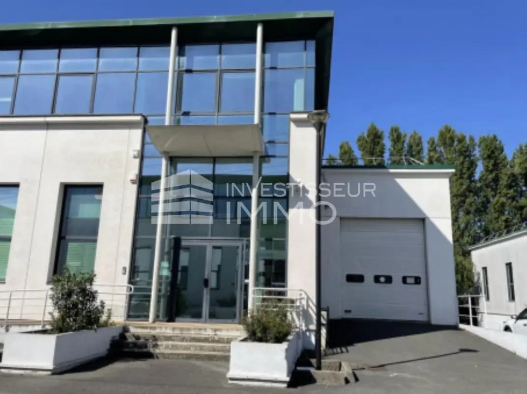 Office in Villeneuve-la-Garenne to rent Building Photo- Image 1 of 8