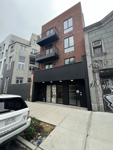 250 Manhattan Ave, Brooklyn, NY for sale - Building Photo - Image 1 of 1