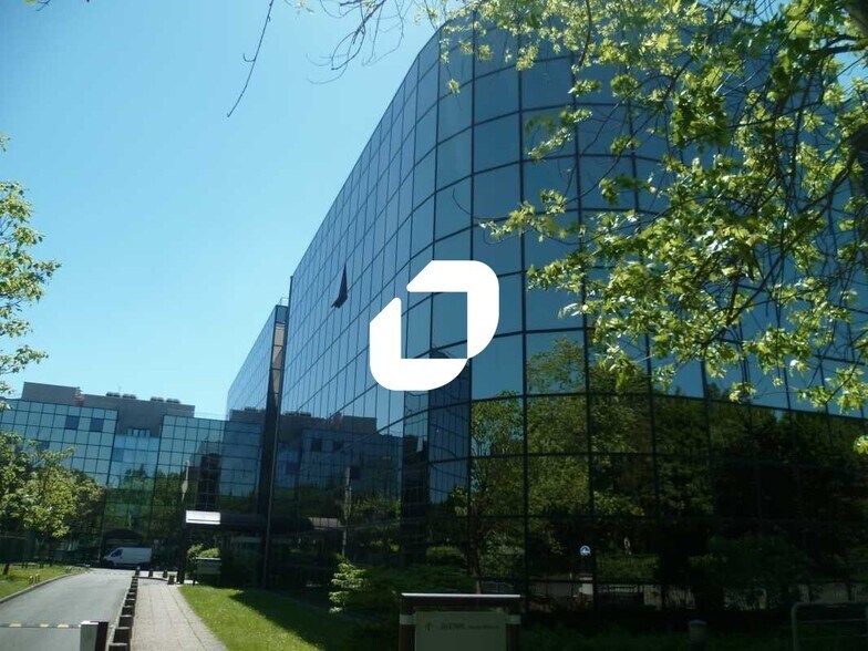 Office in Vélizy-Villacoublay to rent - Building Photo - Image 2 of 31
