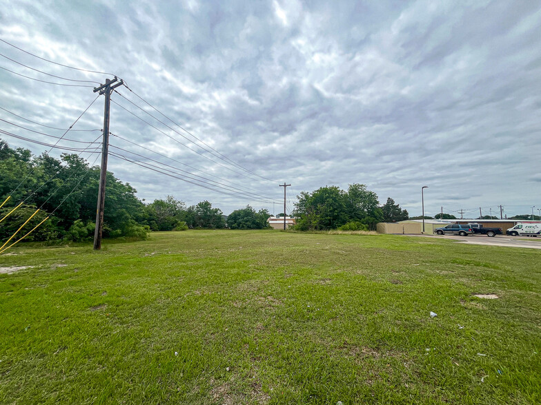 1806 Barak Ln, Bryan, TX for sale - Building Photo - Image 3 of 5