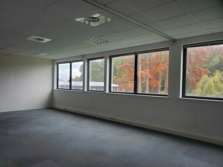 Office in Limonest for sale - Interior Photo - Image 3 of 7