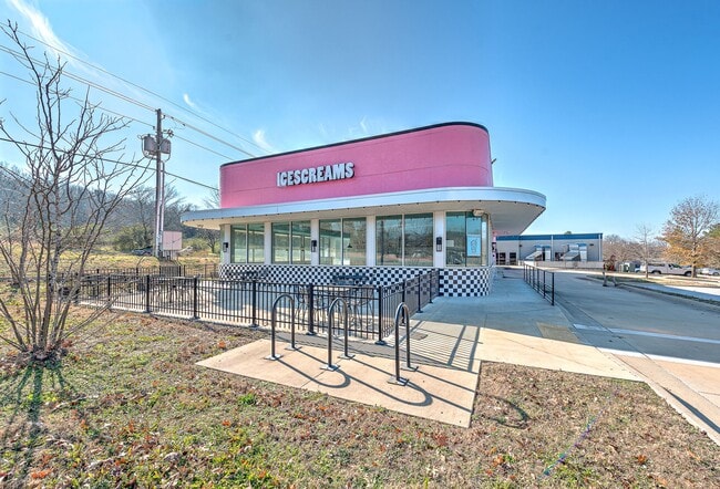 More details for 4280 W Martin Luther King Blvd, Fayetteville, AR - Retail for Sale