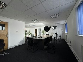 Huntingtower Rd, Sheffield to rent Interior Photo- Image 2 of 13