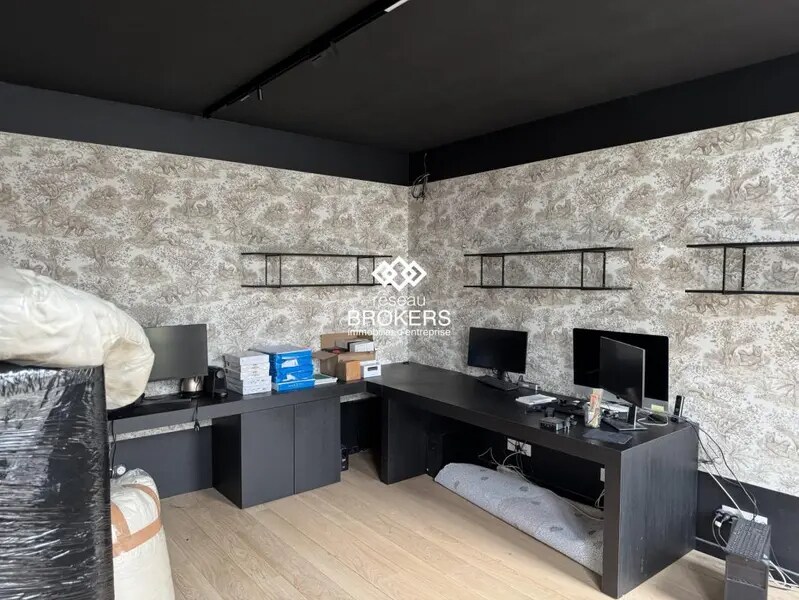 Retail in Lyon to rent Interior Photo- Image 1 of 6