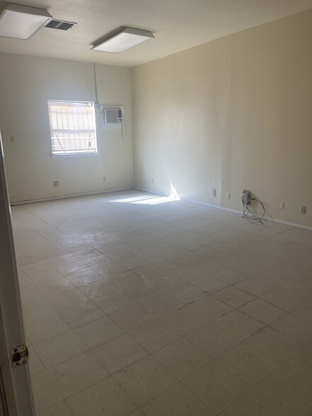 111-115 Fabens, Fabens, TX for rent - Interior Photo - Image 3 of 7