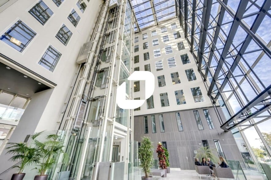 40 Quai Jean Compagnon, Ivry-sur-Seine to rent - Lobby - Image 1 of 15
