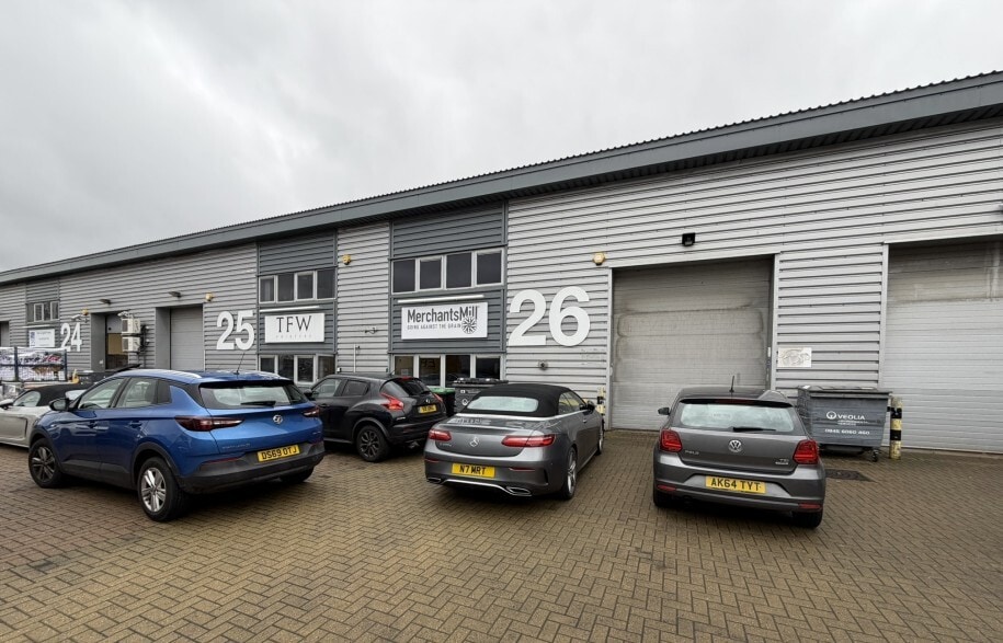 Armstrong Rd, London to rent - Building Photo - Image 1 of 3