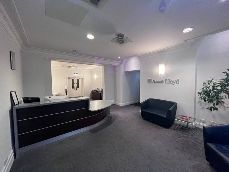 33 Albyn Pl, Aberdeen to rent - Building Photo - Image 2 of 6