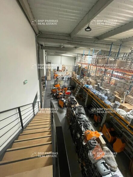 Light Industrial in Lesquin to rent - Interior Photo - Image 2 of 13