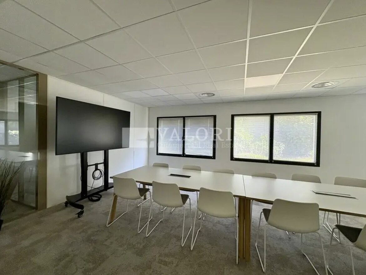 Office in Lyon to rent Interior Photo- Image 1 of 6