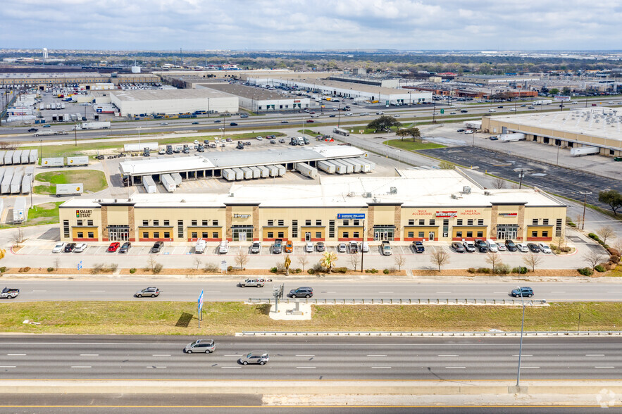 4400-4420 N Interstate 35, San Antonio, TX for rent - Building Photo - Image 3 of 6