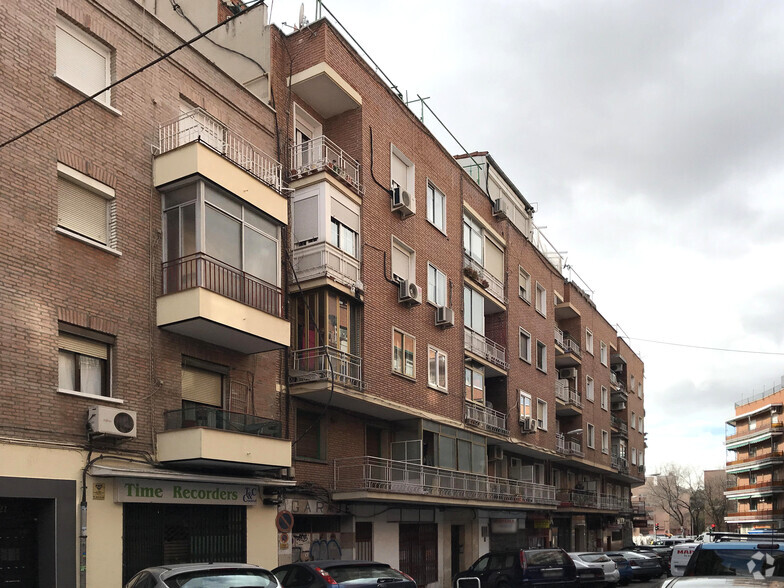 Calle De Enrique Fuentes, 23, Madrid, Madrid for rent - Building Photo - Image 2 of 2