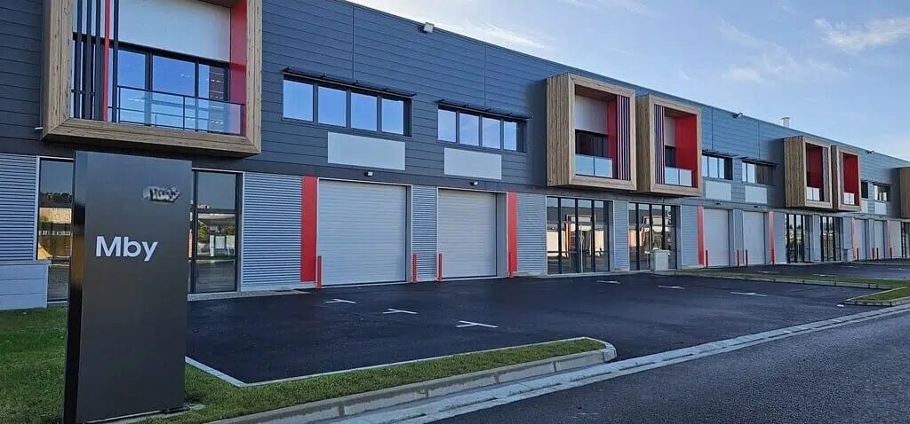 Location Local d'activités 380 m² - Photo 1