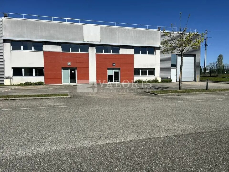 Light Industrial in Saint-Priest to rent Building Photo- Image 1 of 32