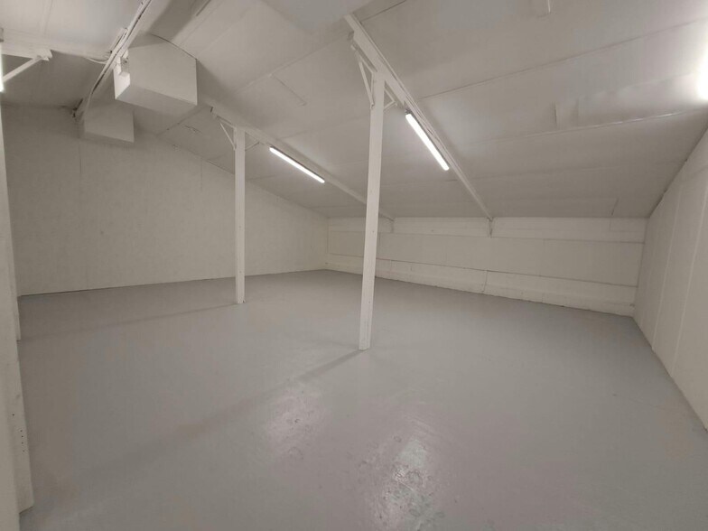 Kimblewick Rd, Aylesbury to rent - Building Photo - Image 3 of 3