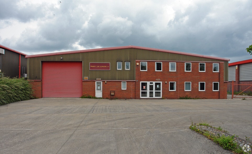 Marlborough Rd, Royal Wootton Bassett to rent - Building Photo - Image 2 of 8