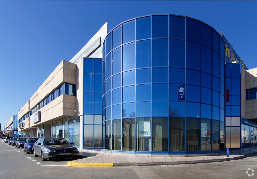 Calle Puerto de la Morcuera, 13, Leganés, Madrid to rent - Building Photo - Image 2 of 7