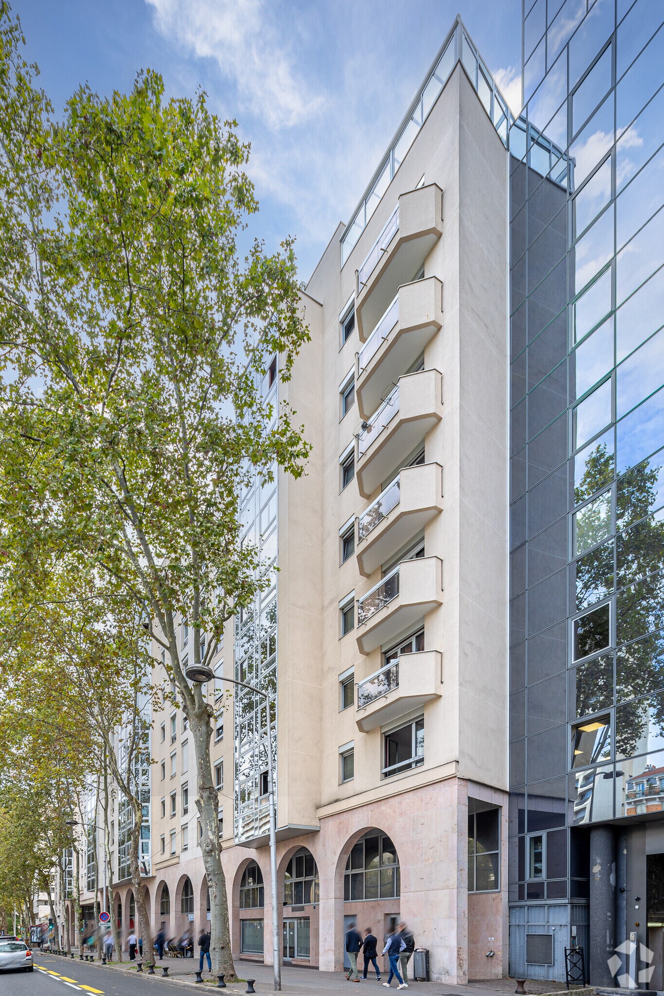 Avenue Gambetta, Courbevoie to rent Primary Photo- Image 1 of 2