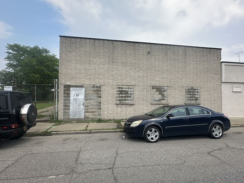 18090 Mount Elliott St, Detroit, MI for sale - Building Photo - Image 2 of 9