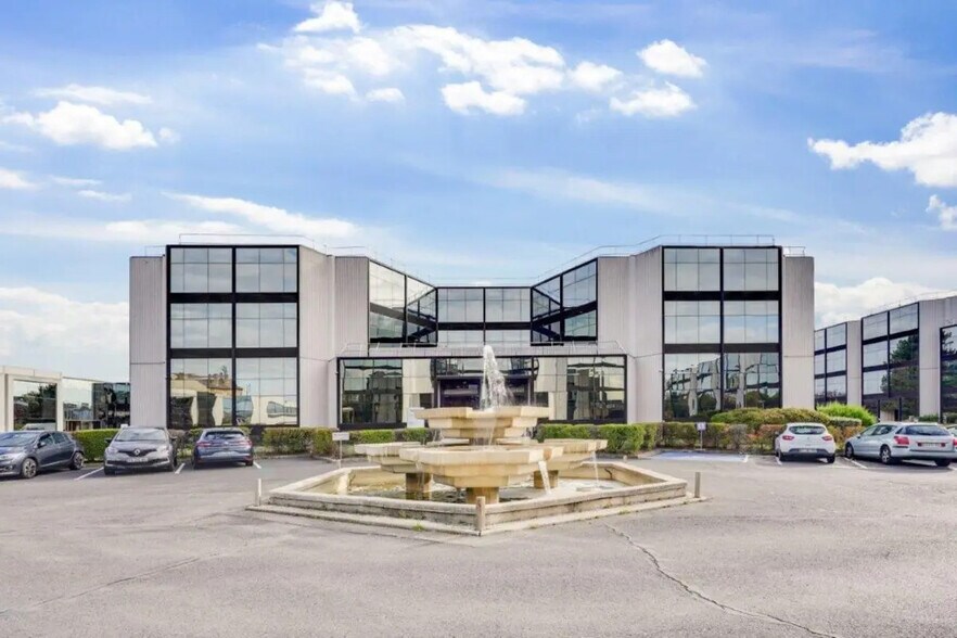 1/9 Avenue Du Marais, Argenteuil to rent - Building Photo - Image 2 of 23