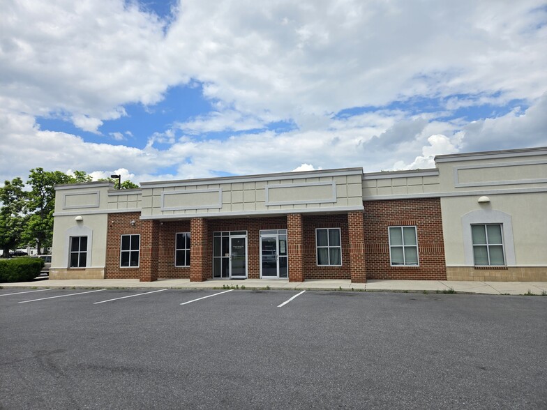 176 Health Care Ln, Martinsburg, WV for rent - Building Photo - Image 2 of 12