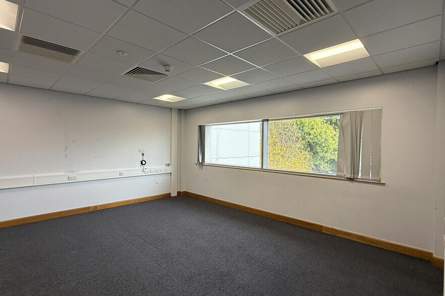 83 St. Michaels Ln, Leeds to rent - Interior Photo - Image 3 of 7