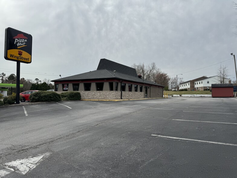 1301 Gum Branch Rd, Jacksonville, NC for rent - Building Photo - Image 1 of 11