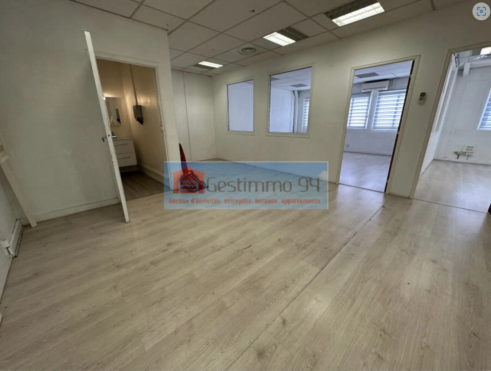 Office in Neuilly-sur-Marne to rent Interior Photo- Image 1 of 9