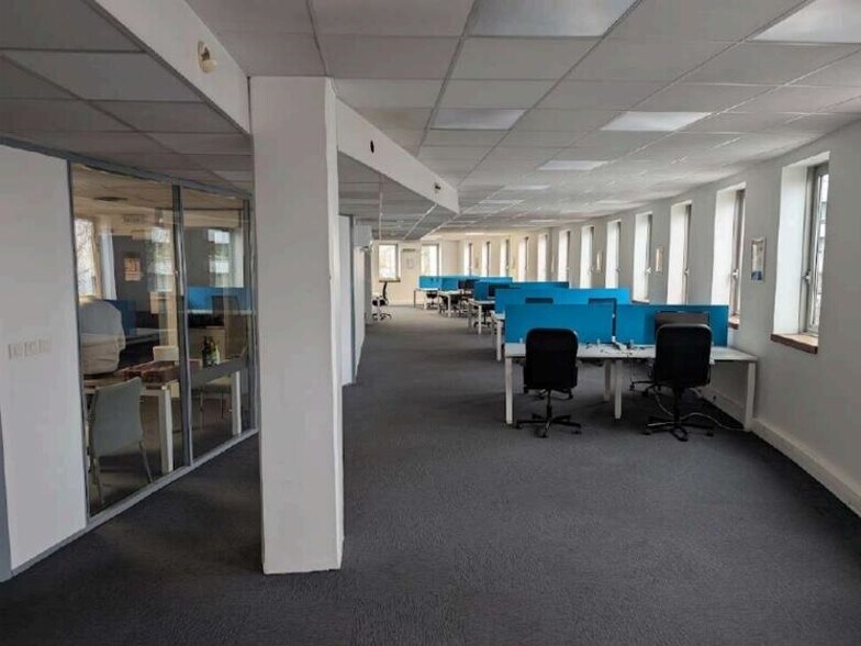 Office in Lyon for sale - Interior Photo - Image 2 of 4