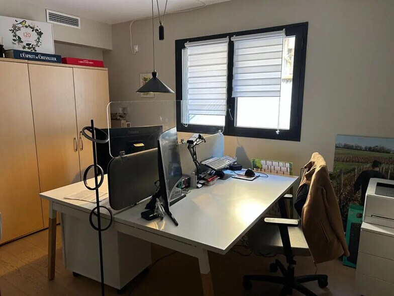 Office in Bordeaux to rent - Interior Photo - Image 2 of 14