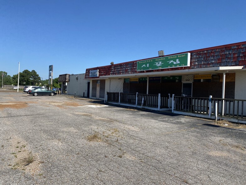 3686-3694 S Mendenhall Rd, Memphis, TN for sale - Primary Photo - Image 1 of 9